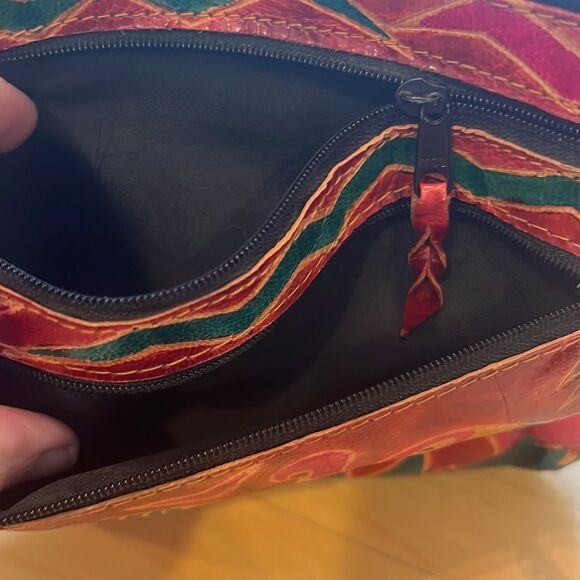 Vintage 90s Emily Ann of Boca Raton Tooled Leather Elephant Clutch - Picture 7 of 7